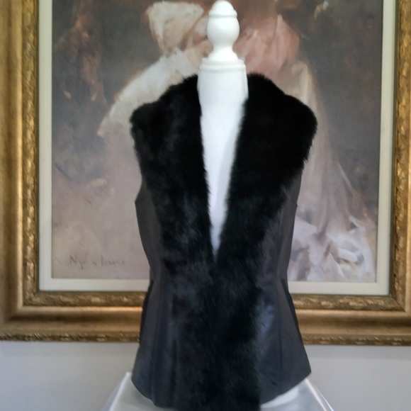 NWT White House Black Market Faux Fur Vest - Picture 2 of 10